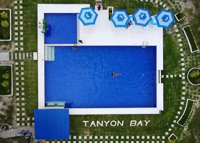 Tanyon Bay House