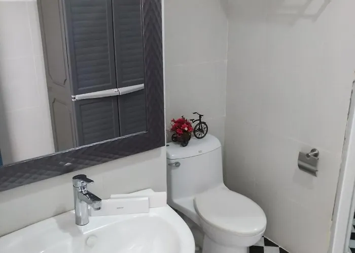 Tanyon Bay House B&B *